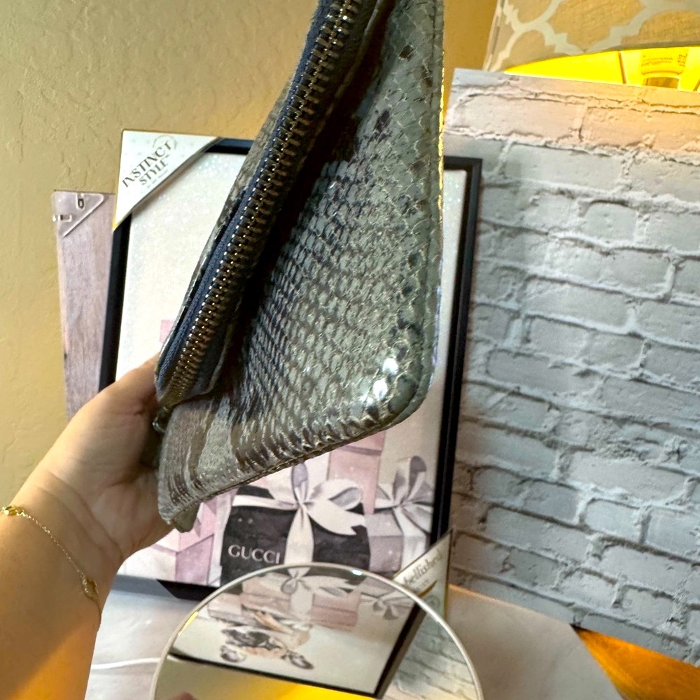 Henri Bendel Black and Gray Snakeskin Clutch w green inner lining 11” x 5” - Picture 12 of 14